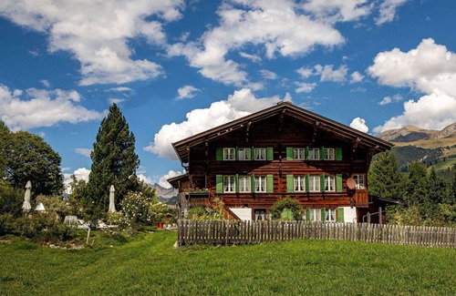 Lenk Apartment | Nice apartment for 4 people with WIFI, TV, balcony and pets allowed
