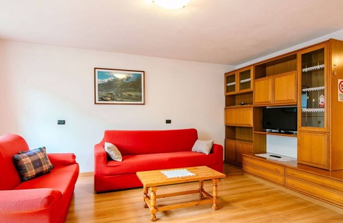 San Giovanni di Fassa Apartment | Nice apartment for 5 guests with WIFI, TV, balcony and parking
