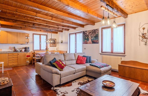 Sfruz Apartment | Nice apartment for 5 guests with WIFI, TV and terrace