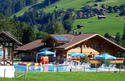 Lenk Apartment | Nice apartment for 5 people with WIFI, TV, balcony and pets allowed