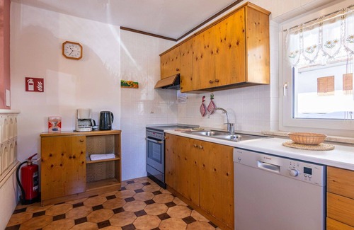 Penia Apartment | Nice apartment for 6 guests with WIFI, TV and patio