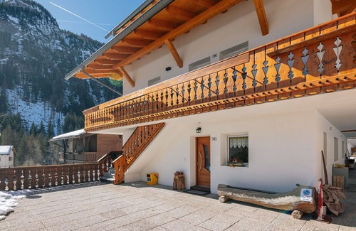 Penia Apartment | Nice apartment for 6 guests with WIFI, TV and patio