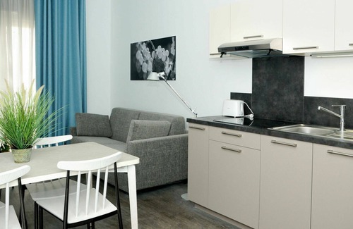 Jonzac Apartment | Nice apartment for 6 guests with WIFI, A/C, TV, balcony, pets allowed and parking