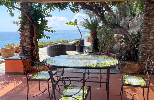 Varazze Apartment | Nice apartment for 6 people with A/C, WIFI, TV and patio