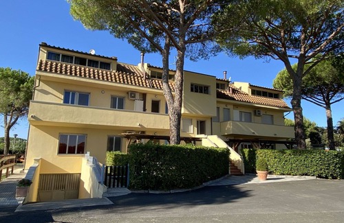Marina di Cecina Apartment | Nice apartment for 6 people with pool, A/C, WIFI, TV, patio and pets allowed