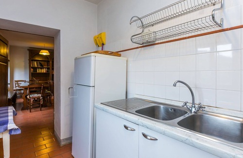 Pescia Apartment | Nice apartment for 6 people with pool, WIFI, TV, patio and pets allowed