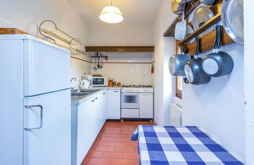 Pescia Apartment | Nice apartment for 6 people with pool, WIFI, TV, patio and pets allowed