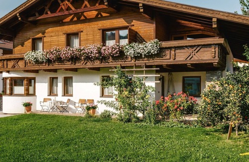 Prutz Apartment | Nice apartment for 7 guests with WIFI, TV, terrace, pets allowed and parking
