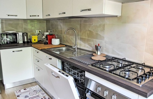 Formia Apartment | Nice apartment for 8 guests with WIFI, A/C, TV, balcony and pets allowed