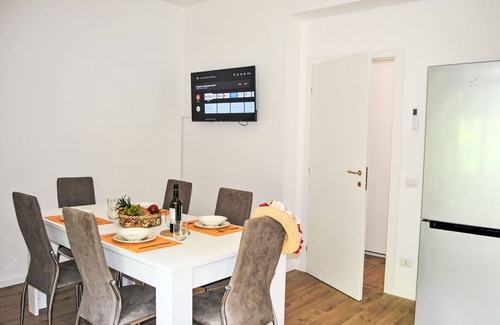 Formia Apartment | Nice apartment for 8 guests with WIFI, A/C, TV, balcony and pets allowed
