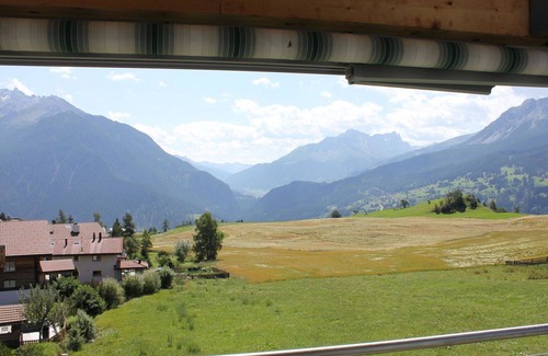 Grisons Apartment | Nice apartment for 8 guests with WIFI, TV and balcony