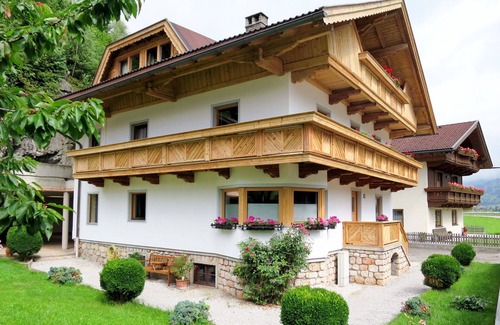 Aschau Im Zillertal Apartment | Nice apartment for 5 guests with WIFI, TV and terrace