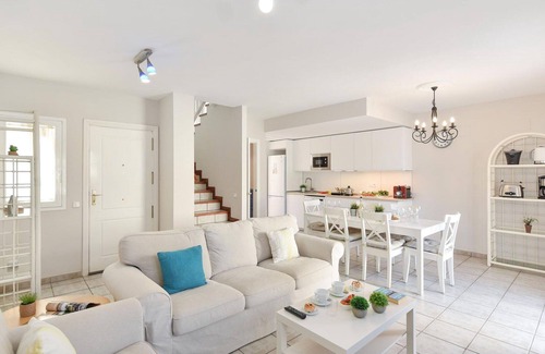 Pasito Blanco Apartment | Nice apartment for 4 guests with pool, WIFI, A/C, TV, terrace and pets allowed