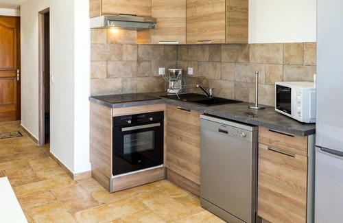 Ghisonaccia Apartment | Nice apartment for 6 people with A/C, pool, WIFI, TV, terrace and pets allowed