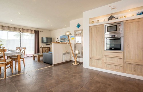 Brignogan-Plage Apartment | Nice apartment for 4 guests with WIFI, TV and patio