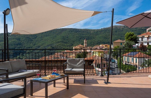 Pietrabruna Apartment | Nice apartment for 6 people with WIFI, pool, TV, patio and panoramic view