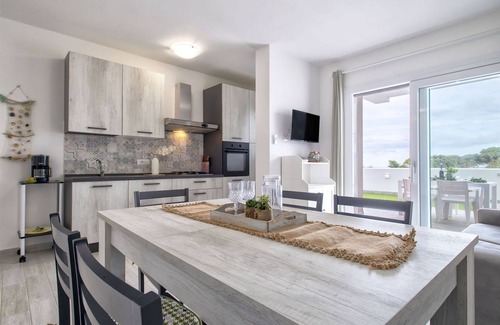 La Muddizza Apartment | Nice apartment for 6 people with A/C, pool, WIFI, TV, patio and pets allowed