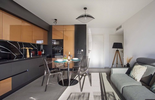 Cros-de-Cagnes Apartment | Nice apartment for 2 people with WIFI, A/C, TV, terrace and pets allowed