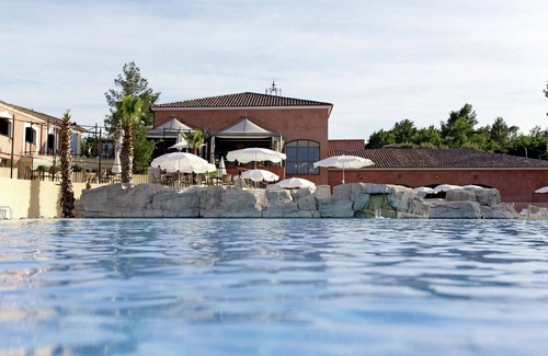 Tourrettes House | Nice apartment in villa for 6 guests with WIFI, pool, A/C, TV, patio and pets allowed