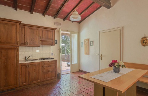 Monteriggioni Villa | Nice apartment in villa for 4 guests with pool, WIFI, TV, patio, pets allowed and panoramic view