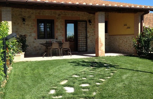 Montoro Villa | Nice apartment in villa for 3 guests with WIFI, pool, A/C, TV and parking