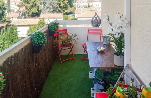 Carpentras Apartment | Nice apartment in Carpentras with WiFi