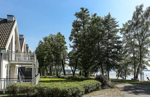Bad Saarow House | Nice apartment in villa for 6 people with internet, hot tub, TV, terrace and pets allowed