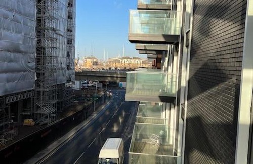 Docklands Apartment | Nice Apartment in East London