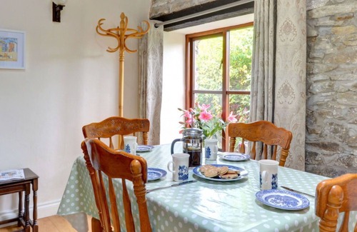 Llanerchymedd House | Nice apartment in villa for 2 guests with WIFI, TV, pets allowed and parking
