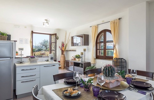 Po' Bandino Villa | Nice apartment in villa with A/C, hot tub, WIFI, pool, TV, veranda and panoramic view