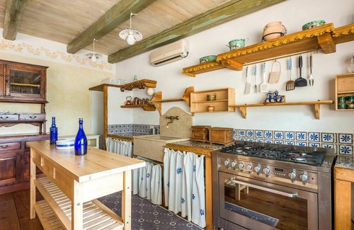 Rocca di Papa Villa | Nice apartment in villa for 13 guests with WIFI, A/C, private pool, TV and patio