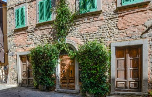 Massa Apartment | Nice Apartment In Massa E Cozzile With House A Panoramic View