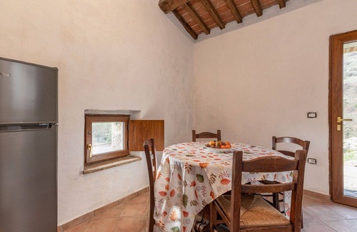 Arcidosso House | Nice apartment in villa for 2 guests with patio and pets allowed