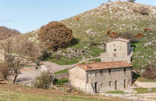 Arcidosso House | Nice apartment in villa for 2 guests with patio and pets allowed