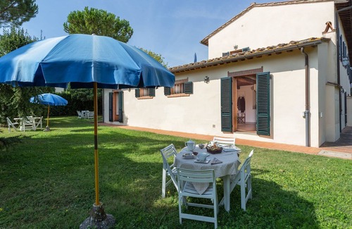 Mercatale Val di Pesa Villa | Nice apartment in villa with pool, WIFI, TV, patio and parking, close to Greve In Chianti