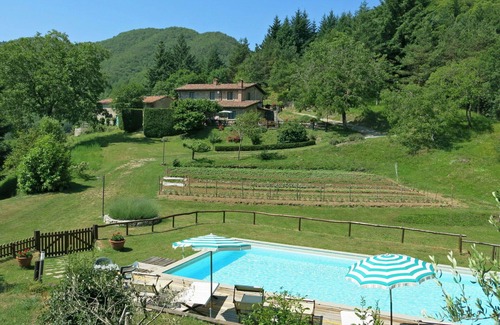 Molazzana Villa | Nice apartment in villa for 4 people with WIFI, pool, TV and terrace