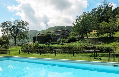 Molazzana Villa | Nice apartment in villa for 4 people with WIFI, pool, TV and terrace