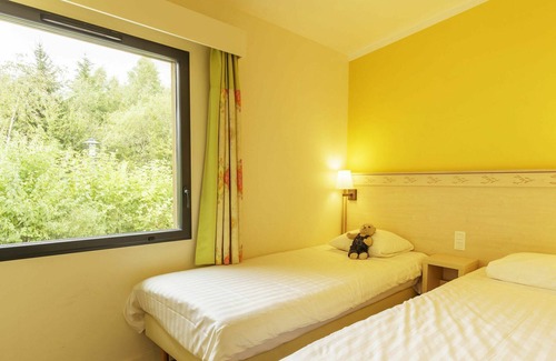 Hattigny House | Nice apartment in villa for 8 guests with pool, WIFI, hot tub, TV and terrace