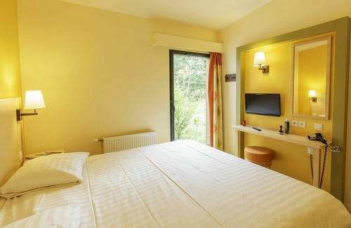 Hattigny House | Nice apartment in villa for 8 guests with pool, WIFI, hot tub, TV and terrace