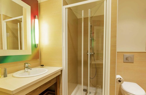 Hattigny House | Nice apartment in villa for 8 guests with pool, WIFI, hot tub, TV and terrace