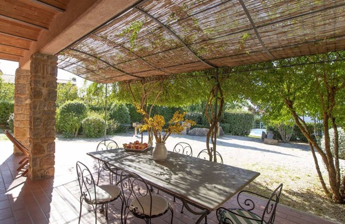 Poderi Villa | Nice apartment in villa with WIFI, hot tub, private pool, TV, patio, pets allowed and panoramic .