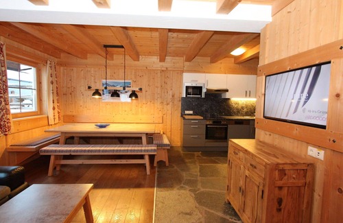 Tux House | Nice apartment in villa for 9 people with WIFI, TV and terrace