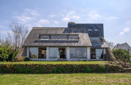 Saint-Pierre-Quiberon House | Nice apartment in villa for 10 people with WIFI, TV and terrace