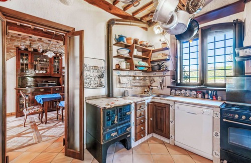 Lidarno Villa | Nice apartment in villa for 6 people with pool, WIFI, TV, patio and pets allowed