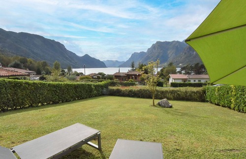 Vesta House | Nice apartment in villa for 5 people with WIFI, TV, terrace, pets allowed and parking