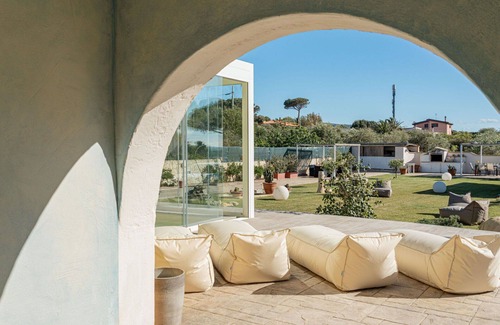 Eden Beach Villa | Nice apartment in villa for 3 people with A/C, WIFI, pool, TV and patio