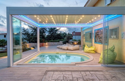 Eden Beach Villa | Nice apartment in villa for 3 people with A/C, WIFI, pool, TV and patio