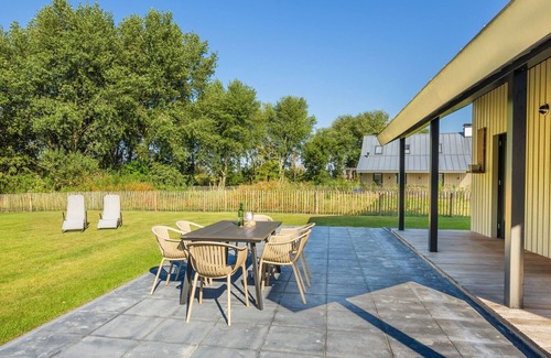 Tholen House | Nice apartment in villa for 6 guests with WIFI, TV and parking