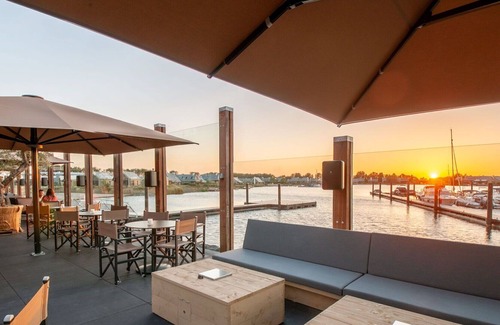 Tholen House | Nice apartment in villa for 6 guests with WIFI, TV and parking