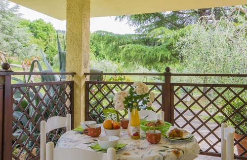Iano Villa | Nice apartment in villa with WIFI, pool, TV, terrace, pets allowed, parking, close to San Gimignano